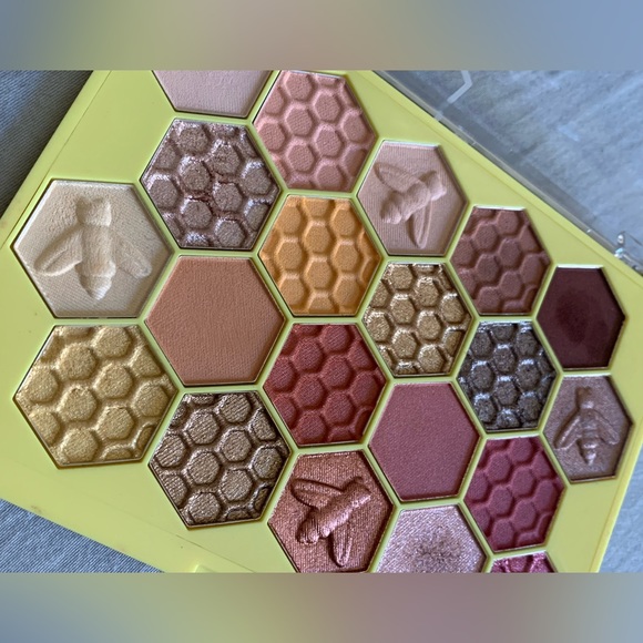 Bee You Eyeshadow palette from tarte sugarrush - Picture 5 of 7